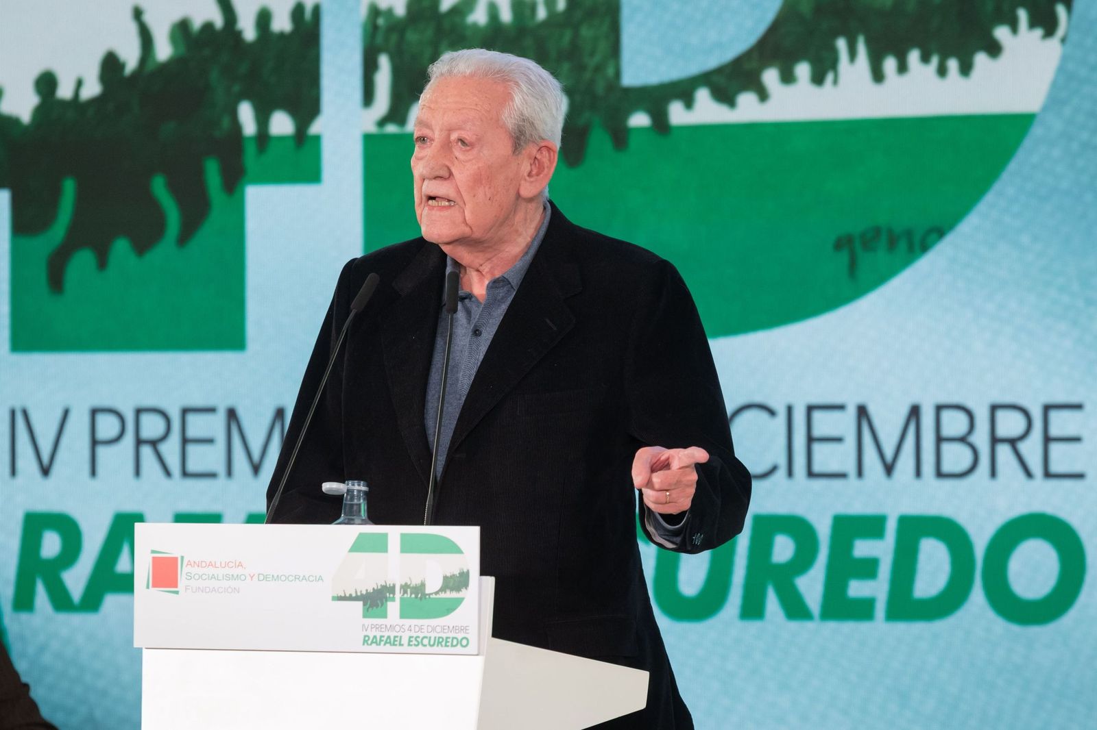 El primer presidente de la Junta, Rafael Escuredo, en una intervención pública el pasado diciembre.
