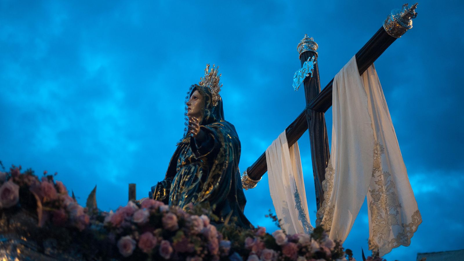 La Virgen de la Soledad de San Pablo volvió a lucir ráfaga. La Virgen de la Soledad de San Pablo volvió a lucir ráfaga.