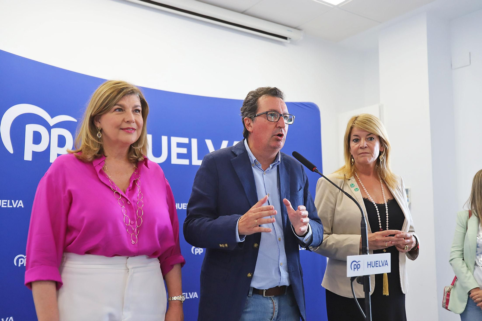Imágenes del acto de inicio de campaña en la sede del PP