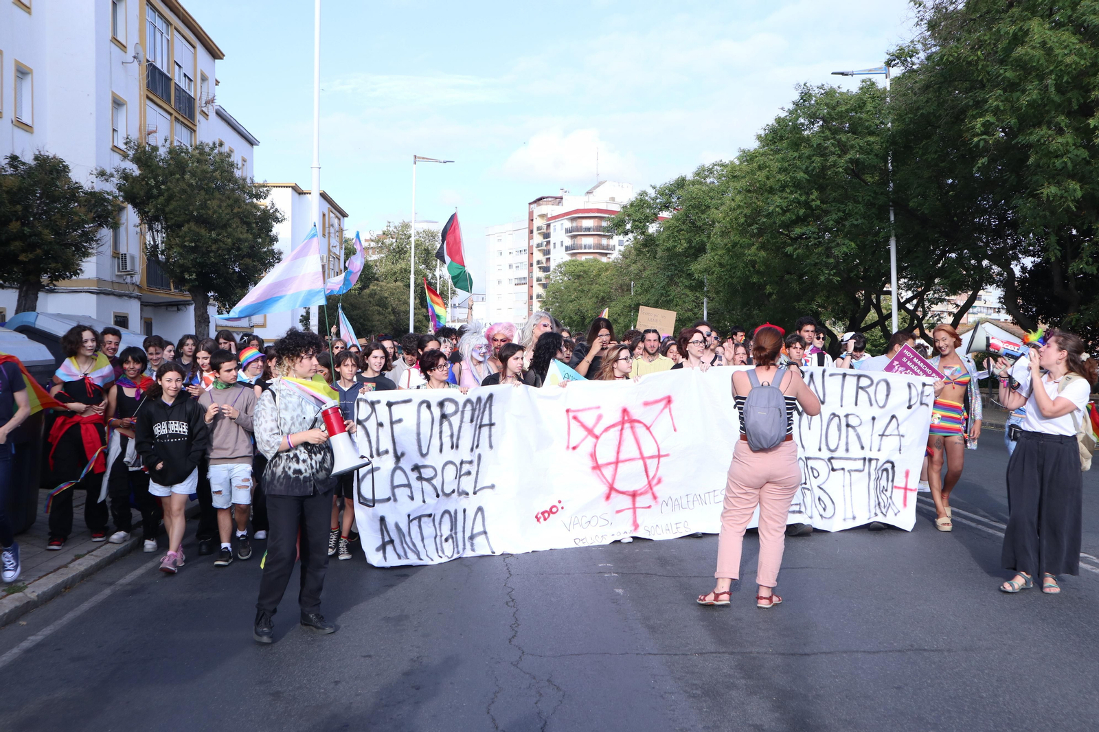 Las mejores imágenes de la manifestacióndel del Orgullo LGTBI en Huelva