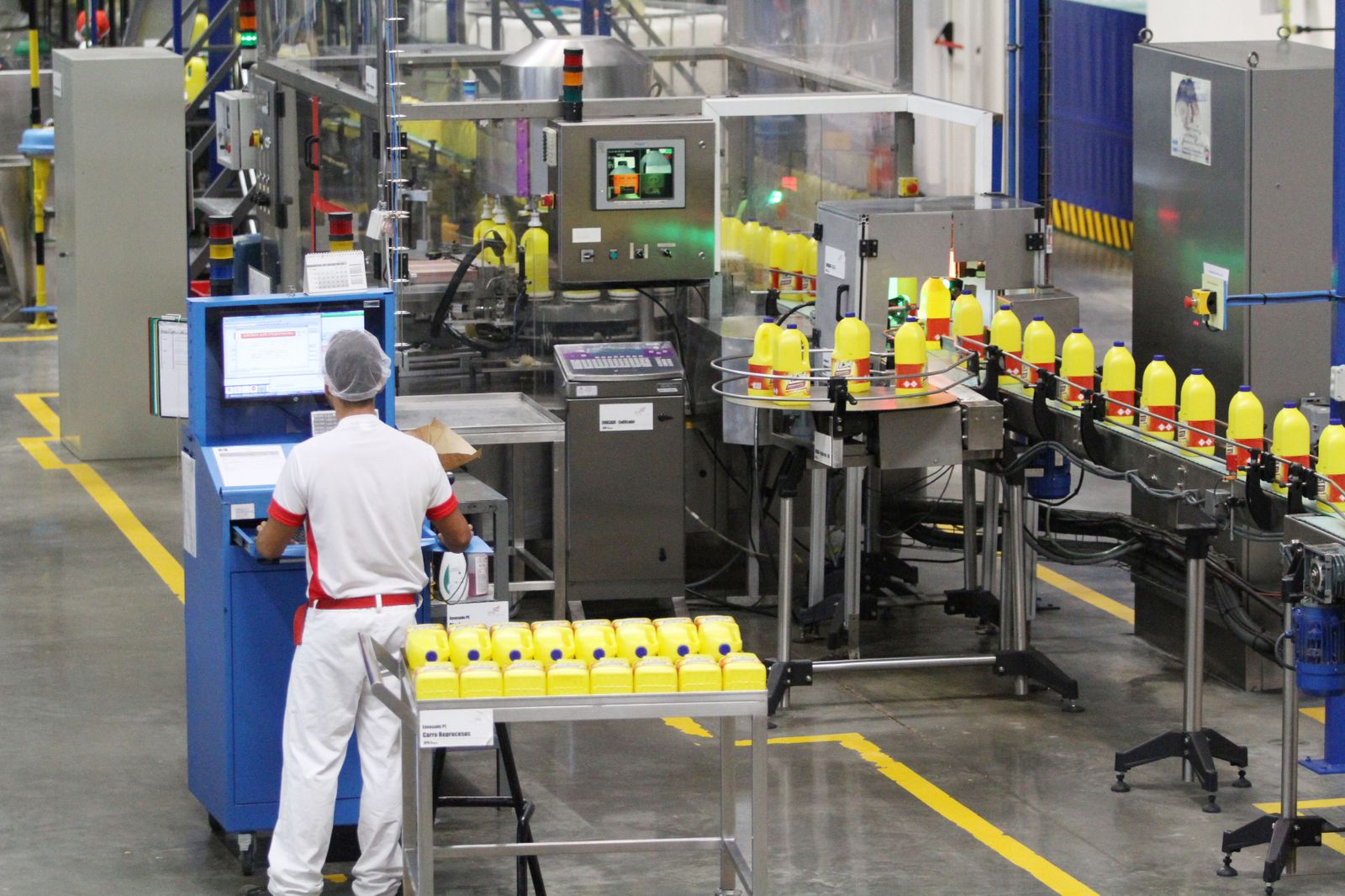 Una imagen de archivo de la fábrica de SPB, en Huévar del Aljarafe.