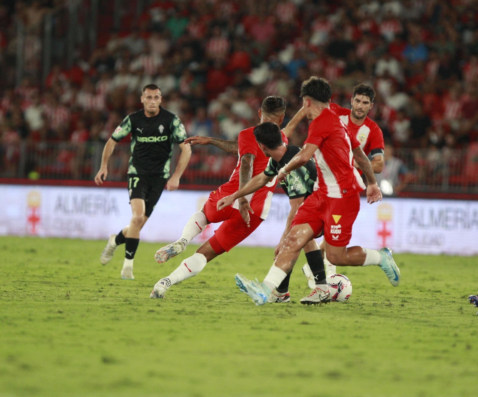 El partido U.D. Almería-Sporting de Gijón, en imágenes