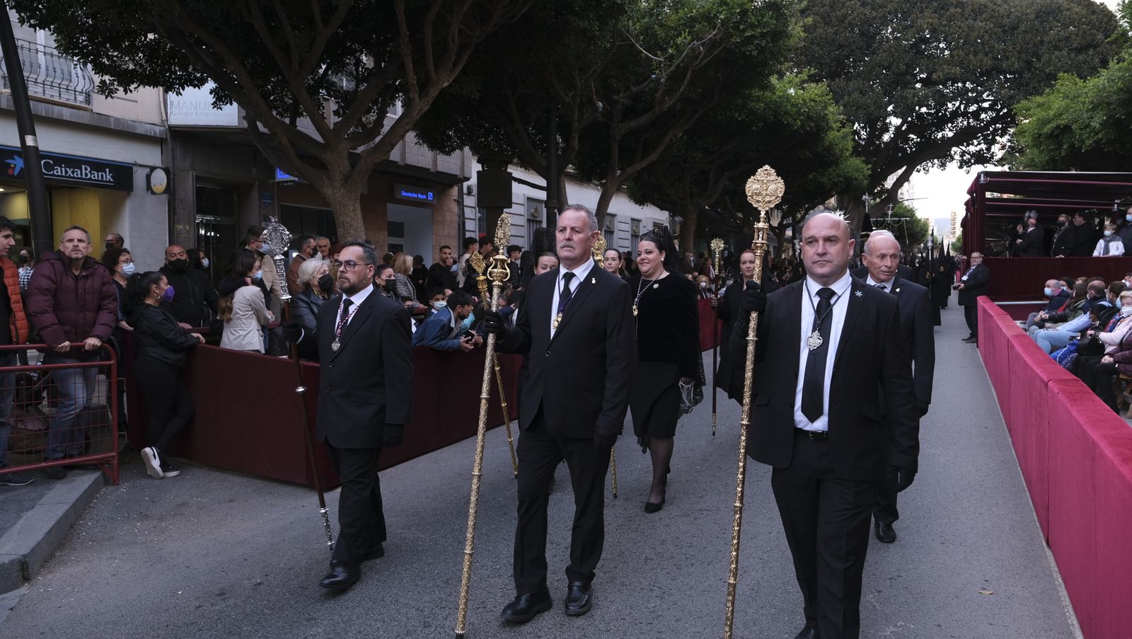 Procesión del Santo Entierro en Almería, en imágenes.