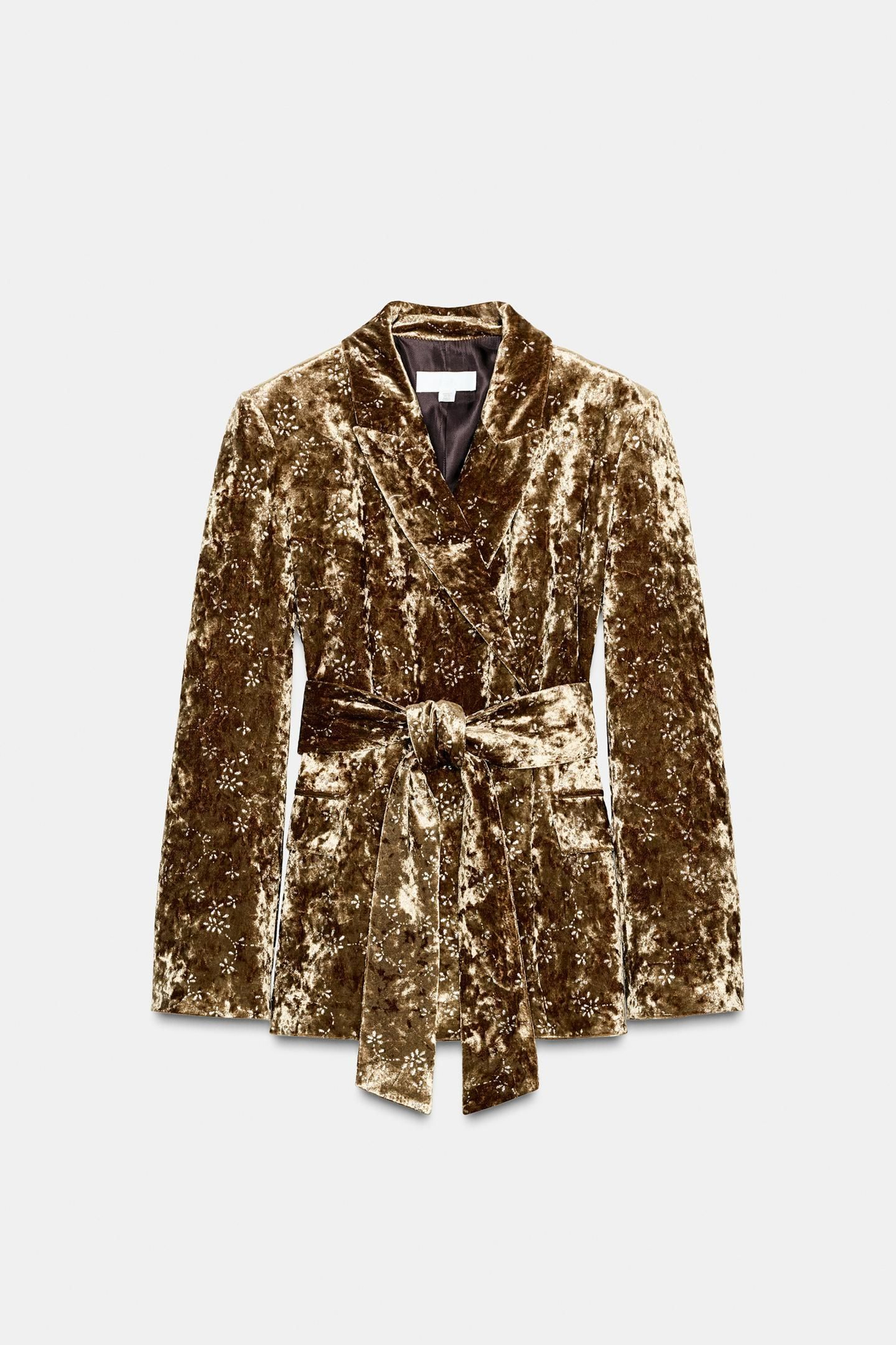Chaqueta de terciopelo de Zara.