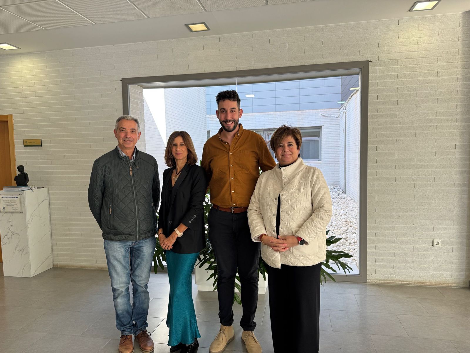 El decano de Ciencias de la Salud se cita con el Colegio de Veterinarios.