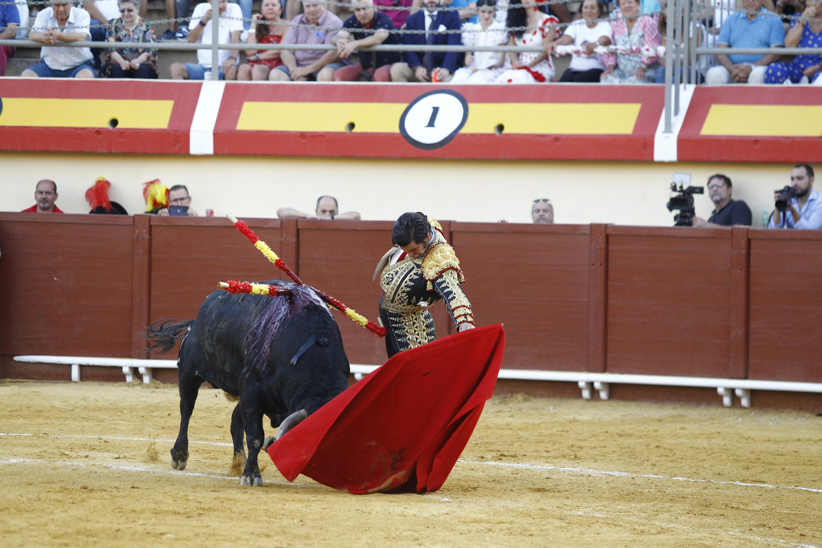 Imágenes de la corrida de toros de la Feria de Vera, con Morante de la Puebla, Emilio de Justo y Pablo Aguado