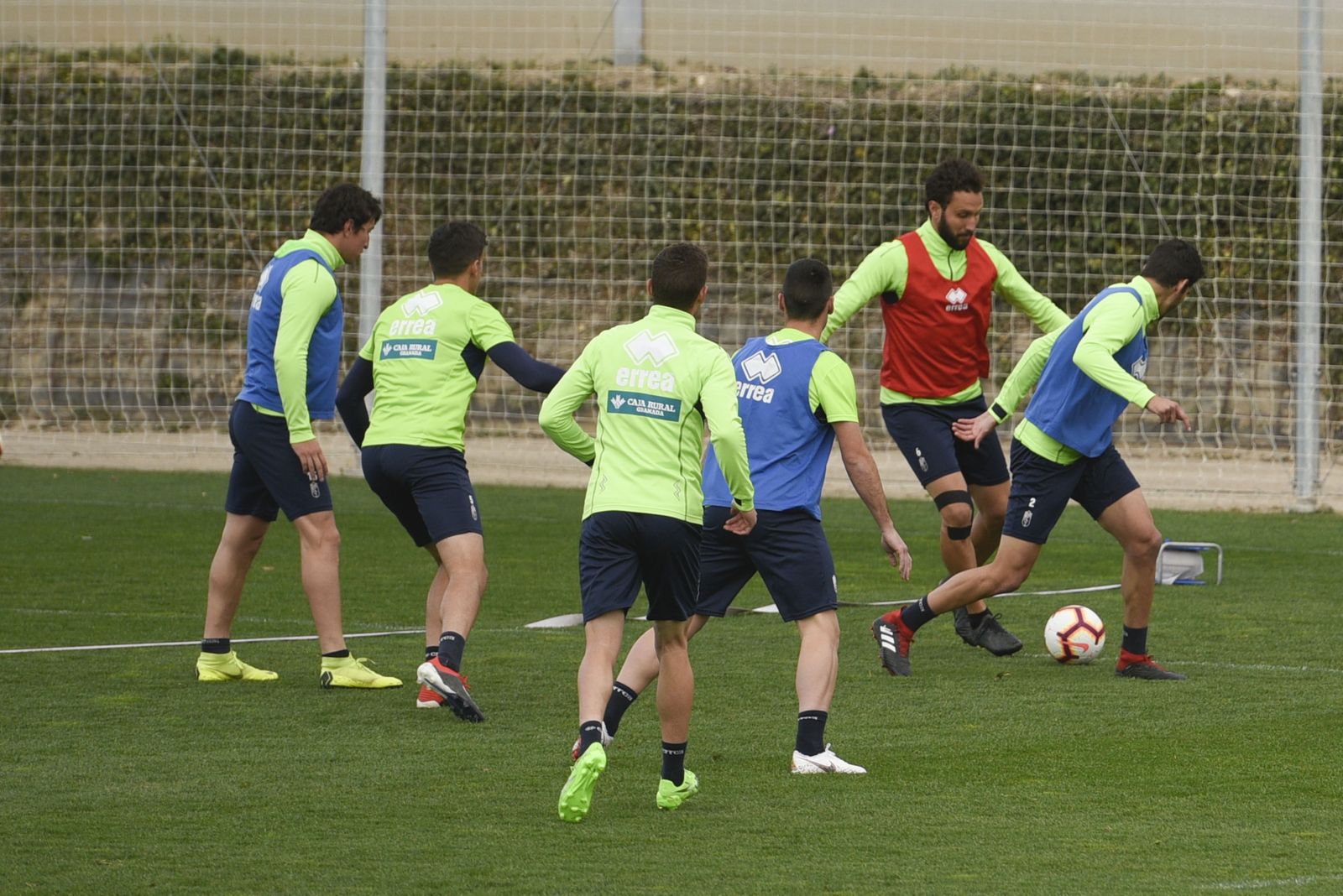 La plantilla rojiblanca volvió ayer al trabajo con la ausencia de Quini