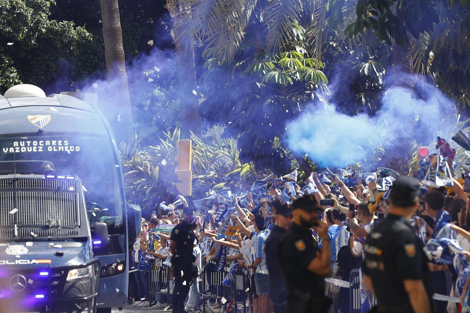 Búscate en las fotos del tremendo recibimiento previo al Málaga CF-Granada