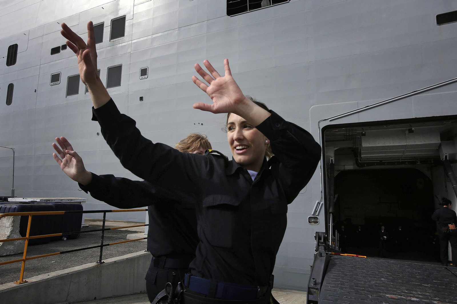 Imágenes de la despedida del 'Juan Carlos I'