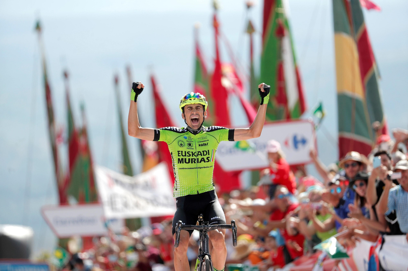 Óscar Rodríguez festeja su triunfo en la decimotercera etapa de la Vuelta a España 2018, disputada entre Candás y La Camperona.