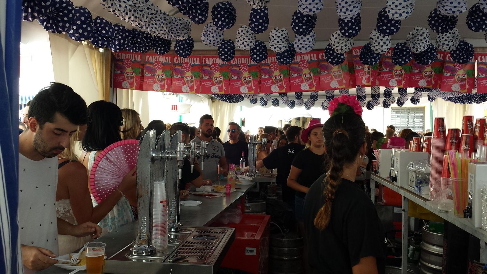 'Pasito corto', la caseta de la hermandad del Amor y la Caridad, está ubicada en la plaza de la Constitución.