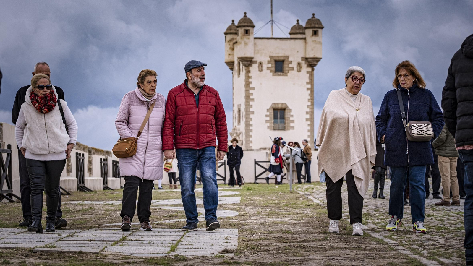 Las imágenes de la reapertura del paseo superior de las Puertas de Tierra