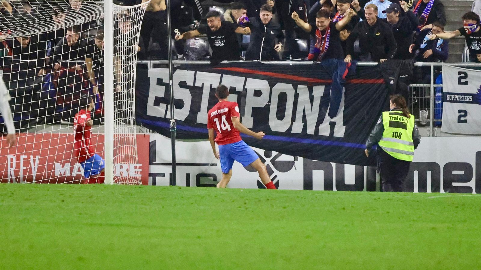 Las fotos del CD Estepona - Málaga CF de Copa del Rey