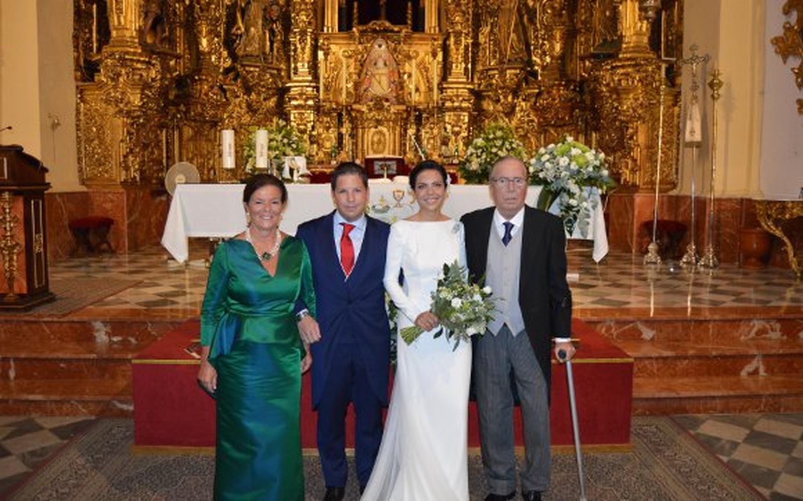 El nuevo matrimonio posa con la madrina, Edu Guillén Hidalgo, y el padrino, Federico Larrañaga Barreras.  Foto: Ignacio Casas de Ciria