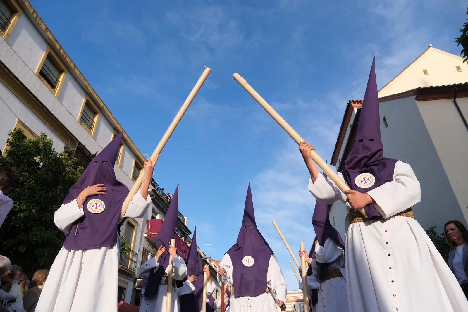 Martes Santo en Córdoba: la procesión de la Santa Faz, en imágenes