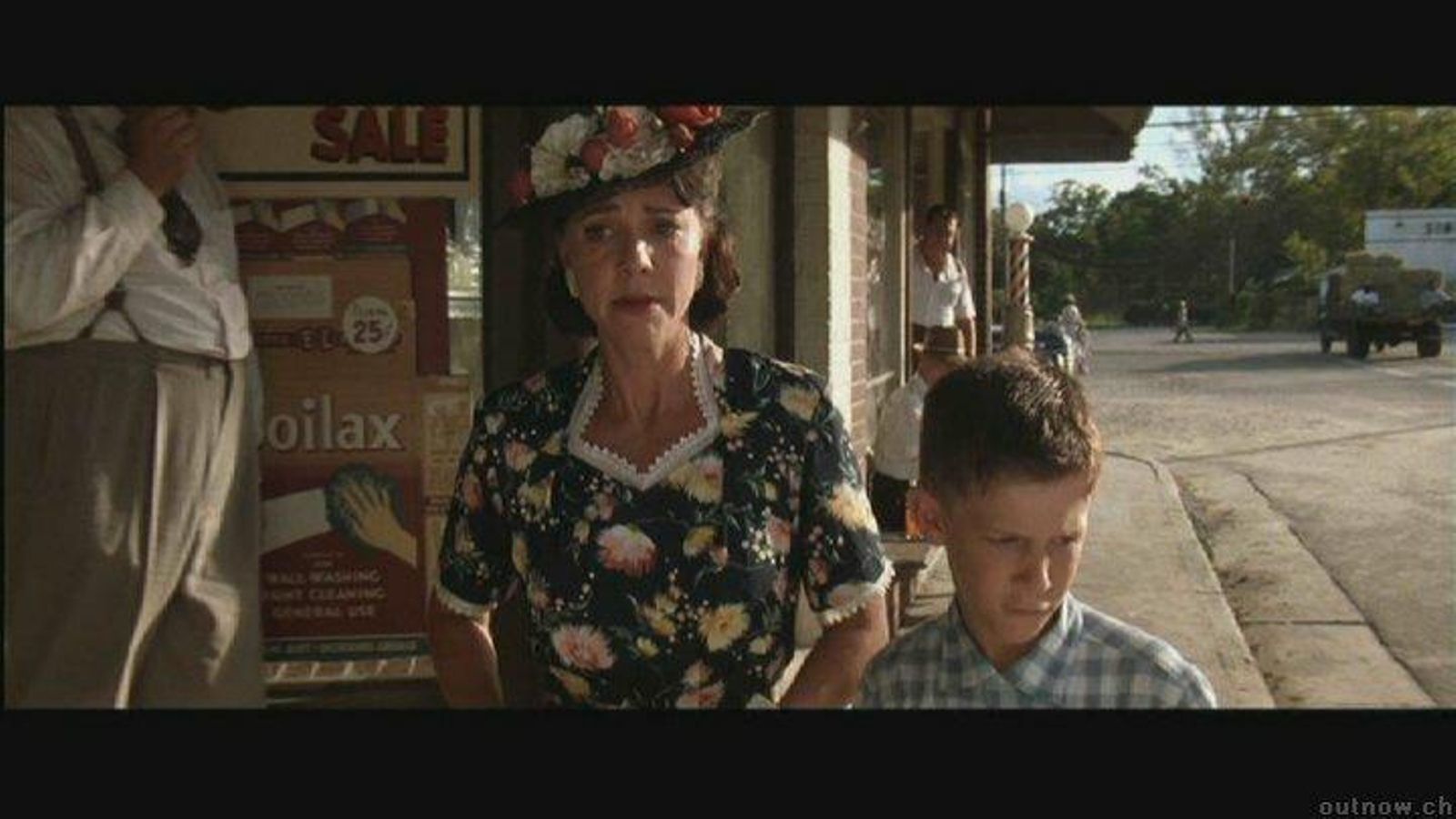 El pequeño Forrest Gump, con su madre (Sally Field)
