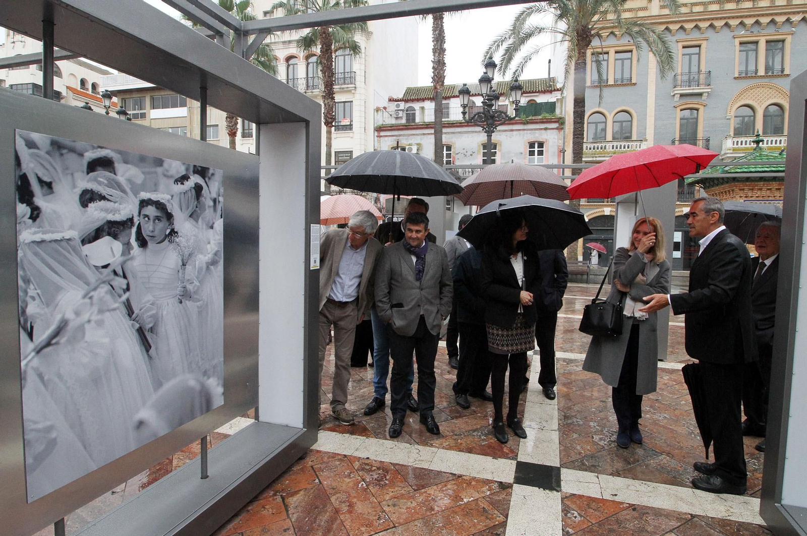 Latitudes, inauguración de la exposición colectiva en la Plaza de Las Monjas en imágenes