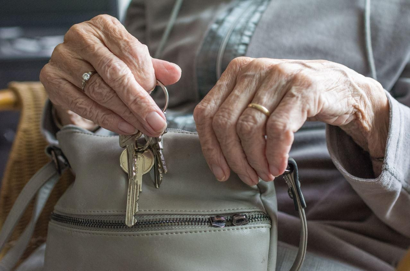 La Universidad de Almería anima a las personas mayores a alojar a sus estudiantes.
