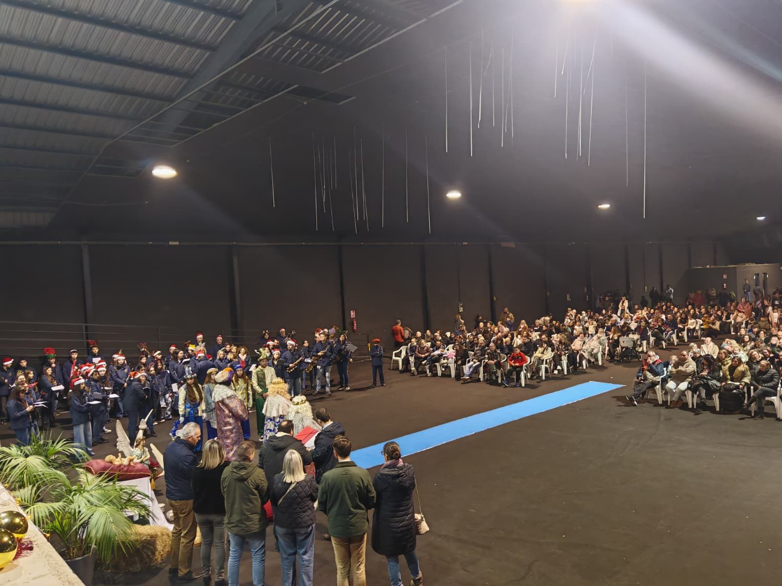 Magia y espectáculo se citan en la cabalgata más "diferente" de Olula del Río, en imágenes