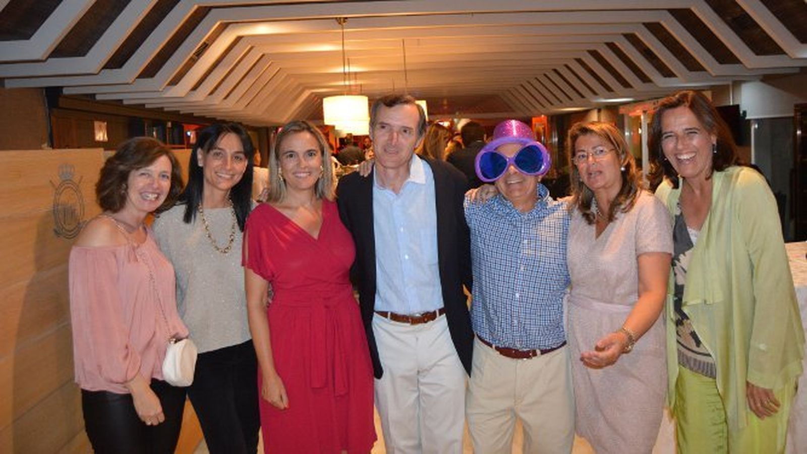 Lola Caballero, Pilar García, Belén Valcárcel, Juan Pablo Ruíz-Tagle, Santiago Miranda, Macarena Castro y María de los Ángeles Oriol, durante el festejo del cincuenta aniversario.
