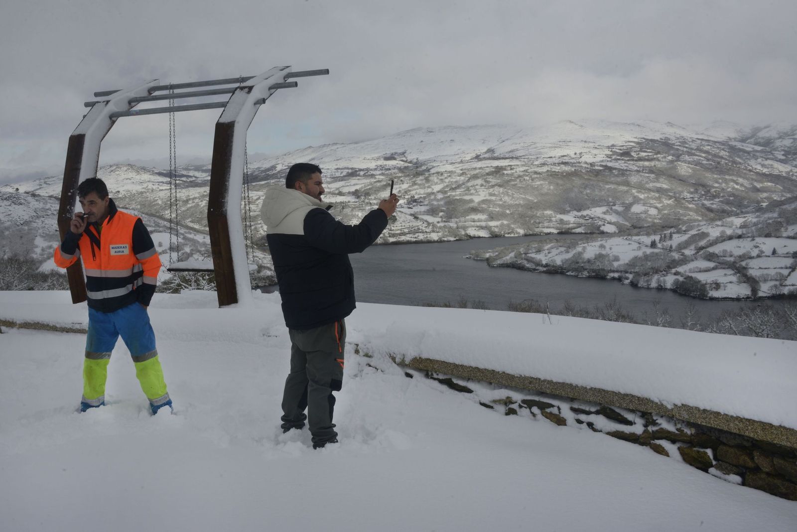 La nieve tiñe de blanco en norte de España