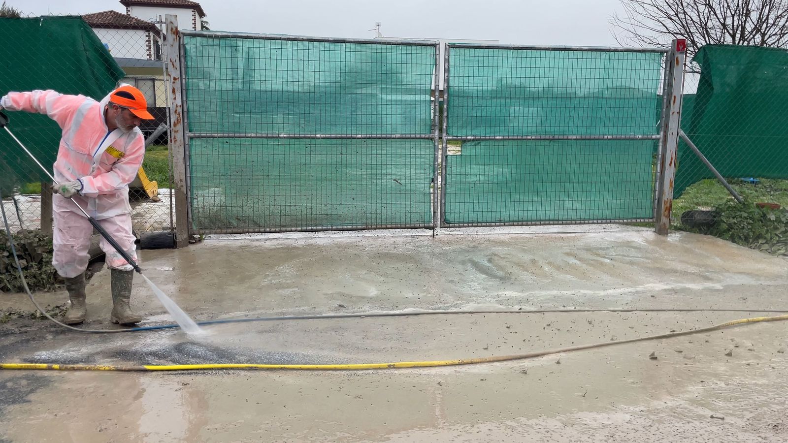 Limpieza del barro tras el tren de tormentas en Córdoba