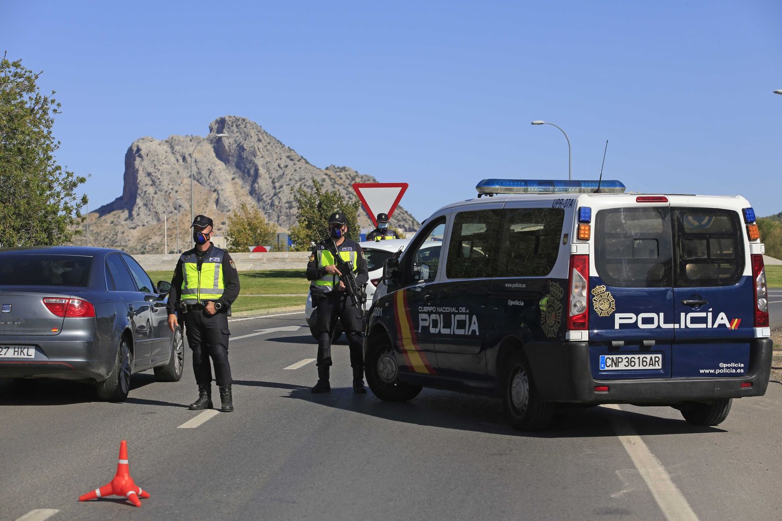 Así vive la comarca de Antequera su primer día de confinamiento perimetral, en fotos