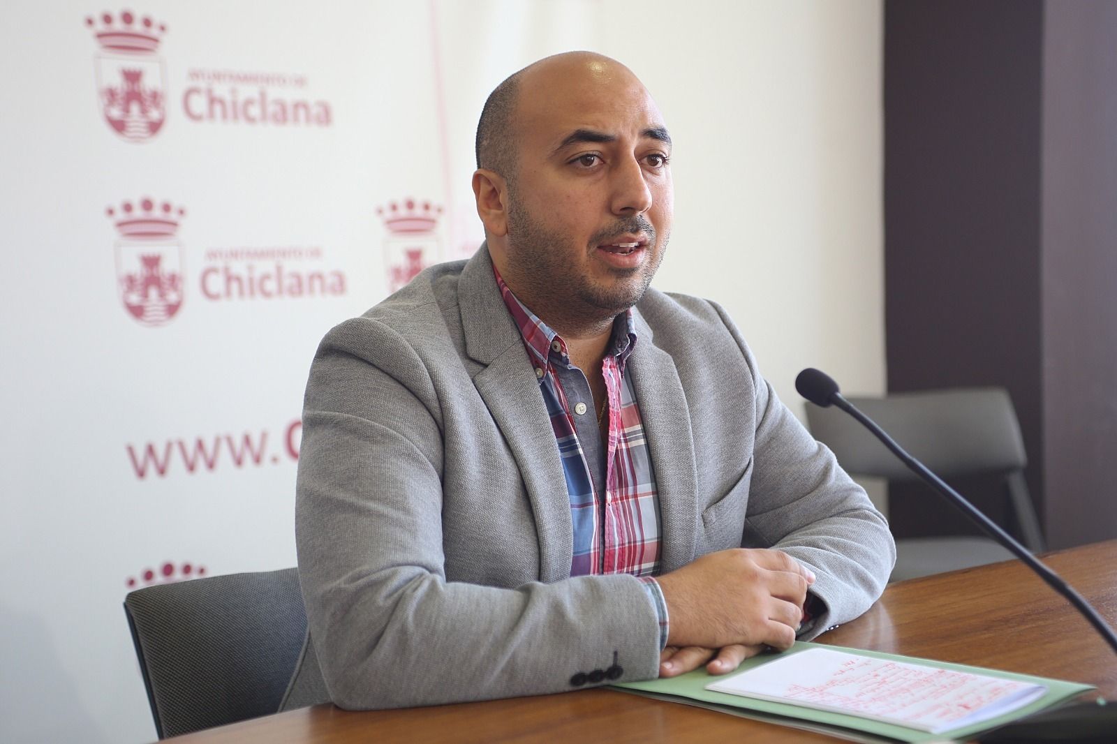 El concejal Adrián Sánchez, de Ganemos Chiclana, en una imagen de archivo.