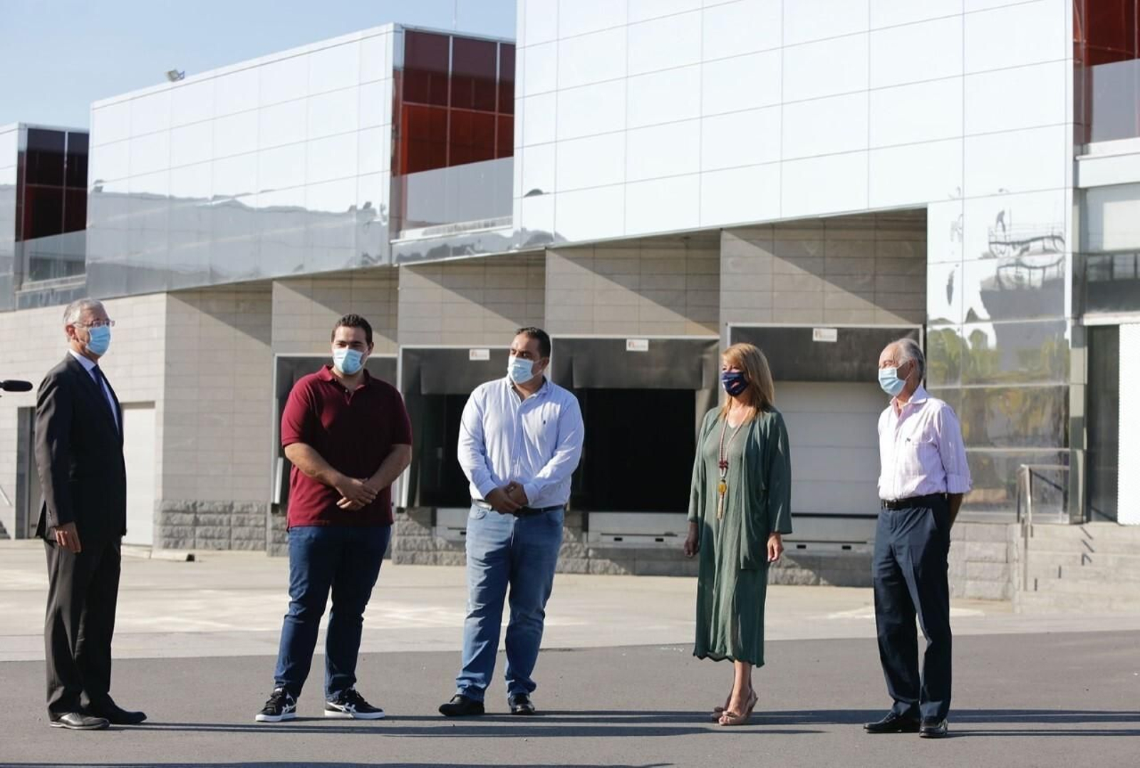 Pilar Miranda, junto a representantes del concesionario Hermanos Felipe.