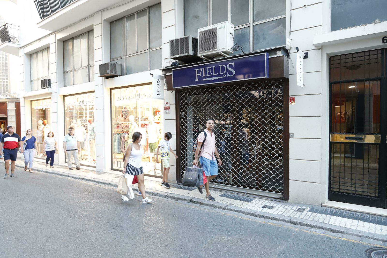 Tienda del grupo Fields en el centro de Sevilla.