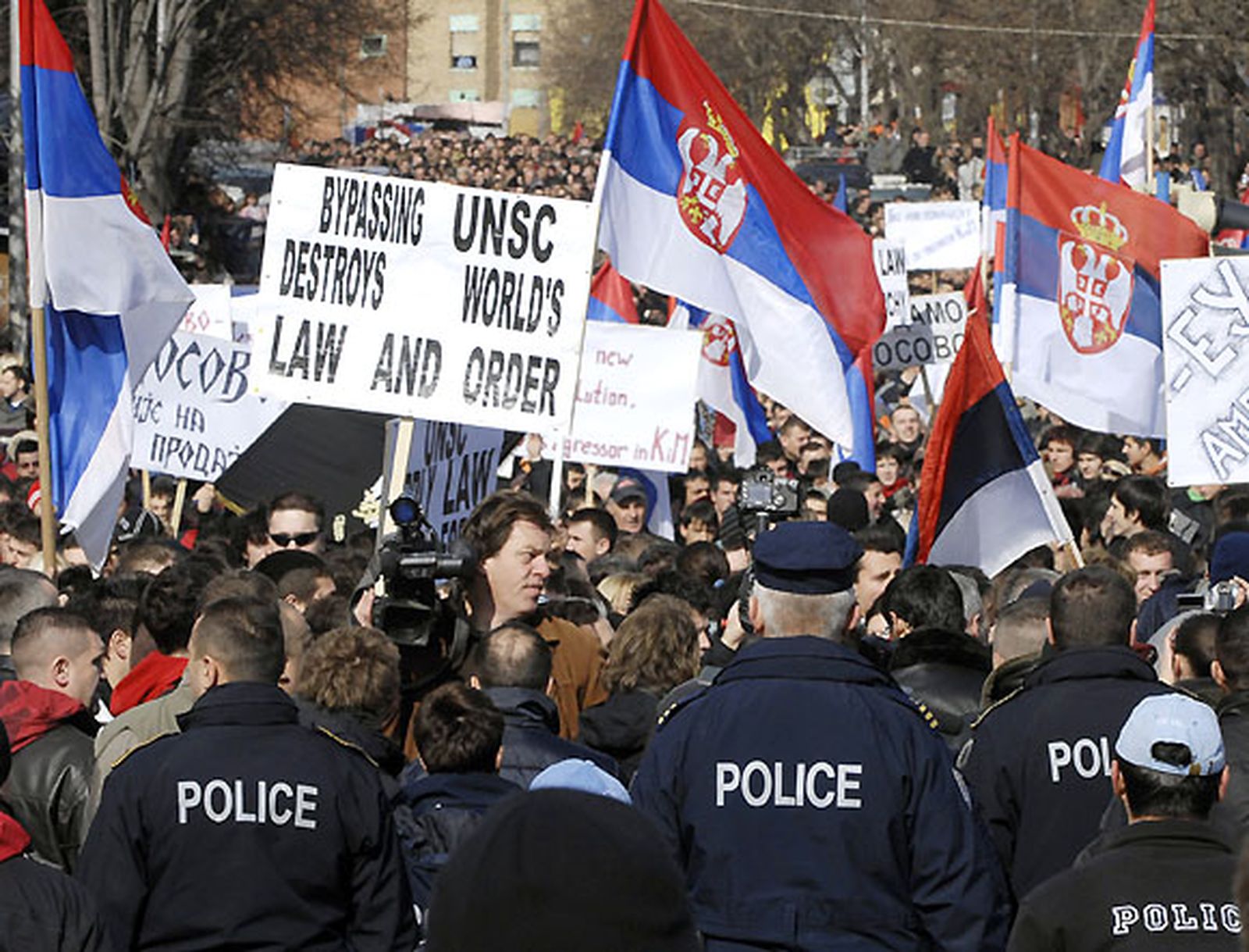 La minoría serbia en Kosovo sale a la calle contra la independencia