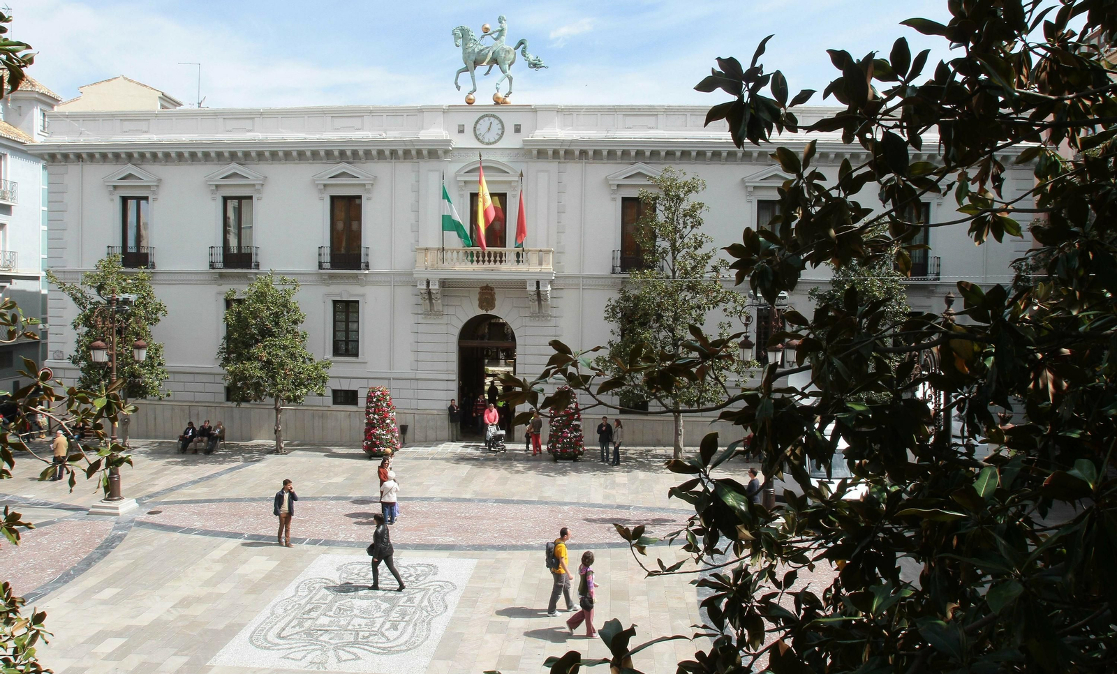 Los dinamizadores juveniles del Ayuntamiento de Granada van a juicio contra su despido