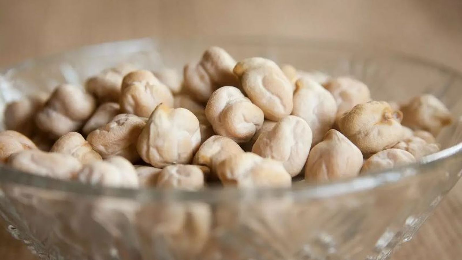 Un cuenco con garbanzos.