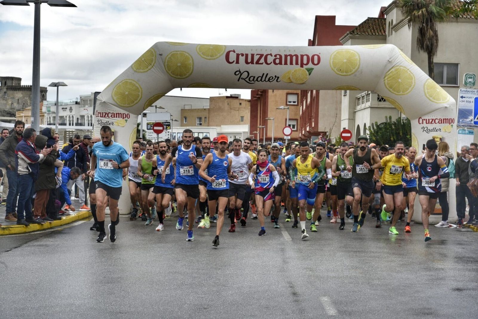 La salida del Memorial Pepe Serrano de Tarifa, este domingo.