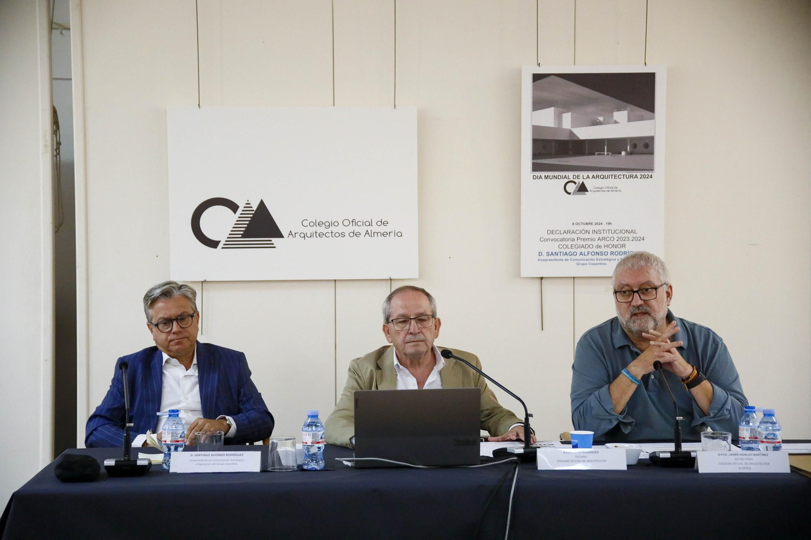 Imágenes del nombramiento como colegiado de honor a Santiago Alfonso en el colegio oficial de arquitectos de Almería