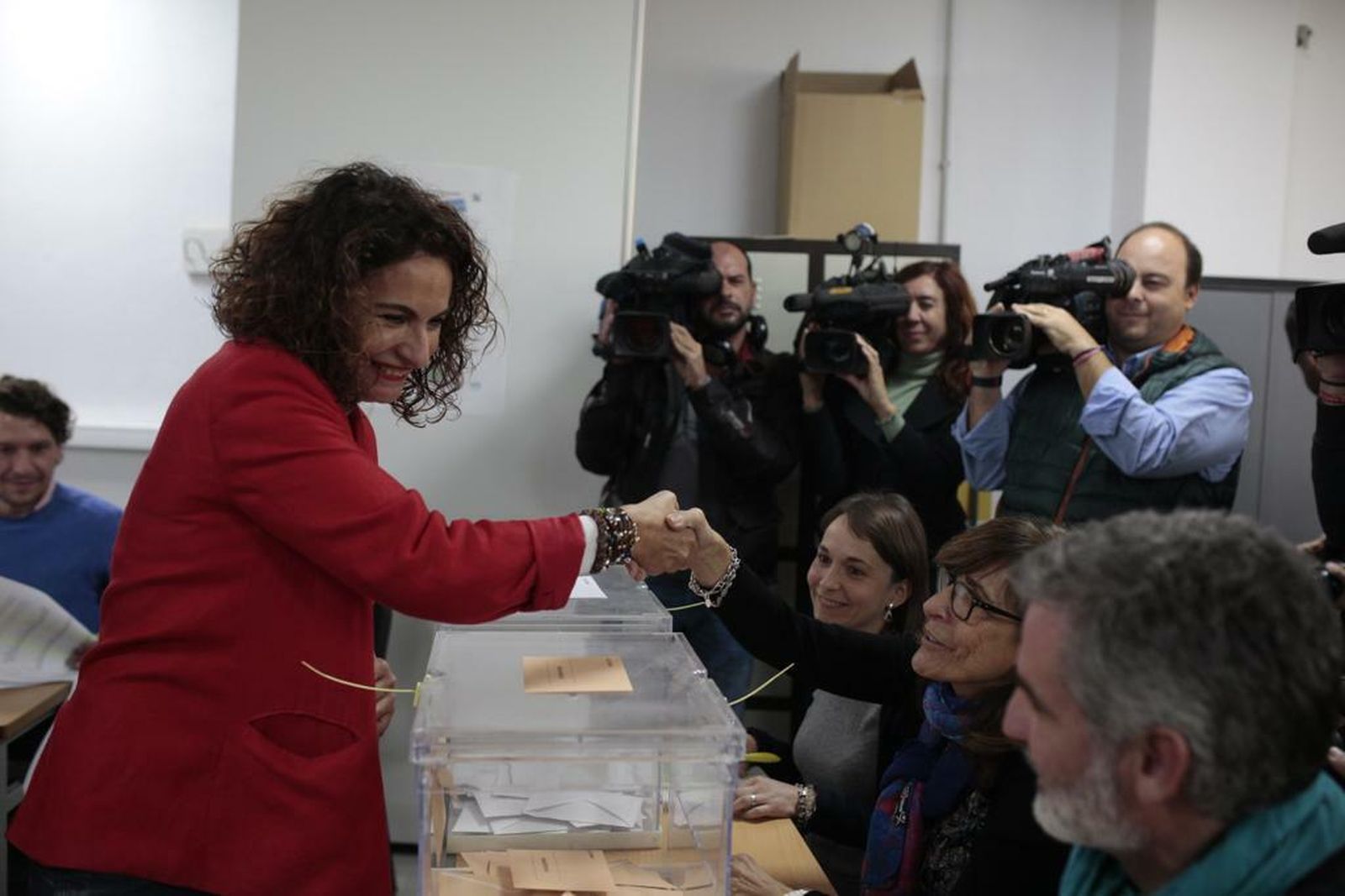Las imágenes de la jornada electoral en Sevilla