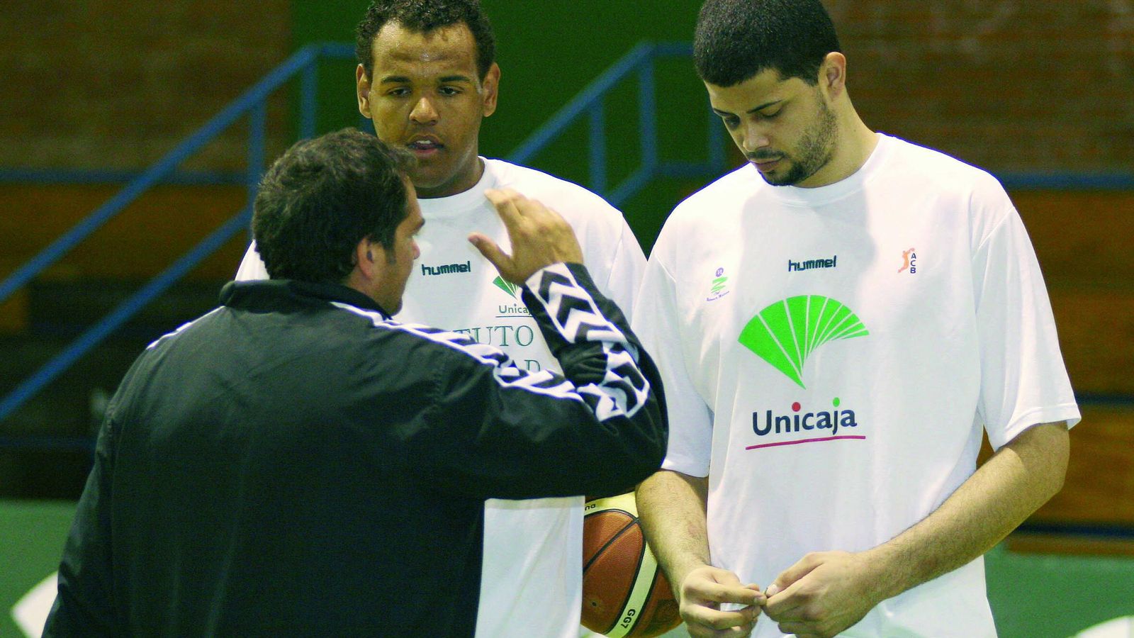 Paulao Prestes y Vitor Faverani, con Paco Aurioles.