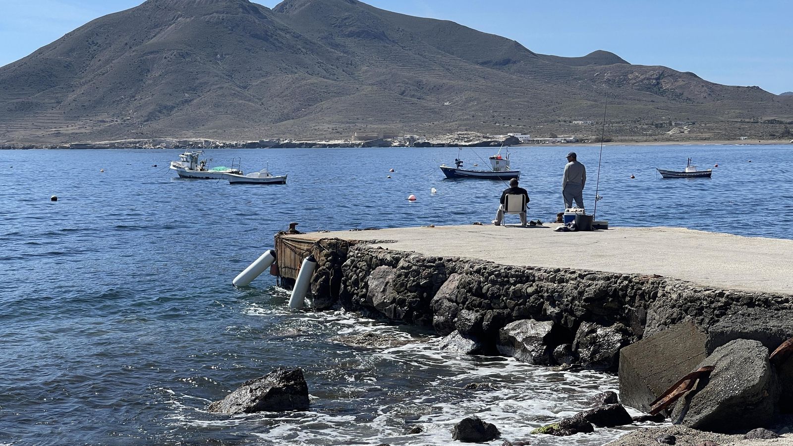 Pescadores en La Isleta del Moro.
