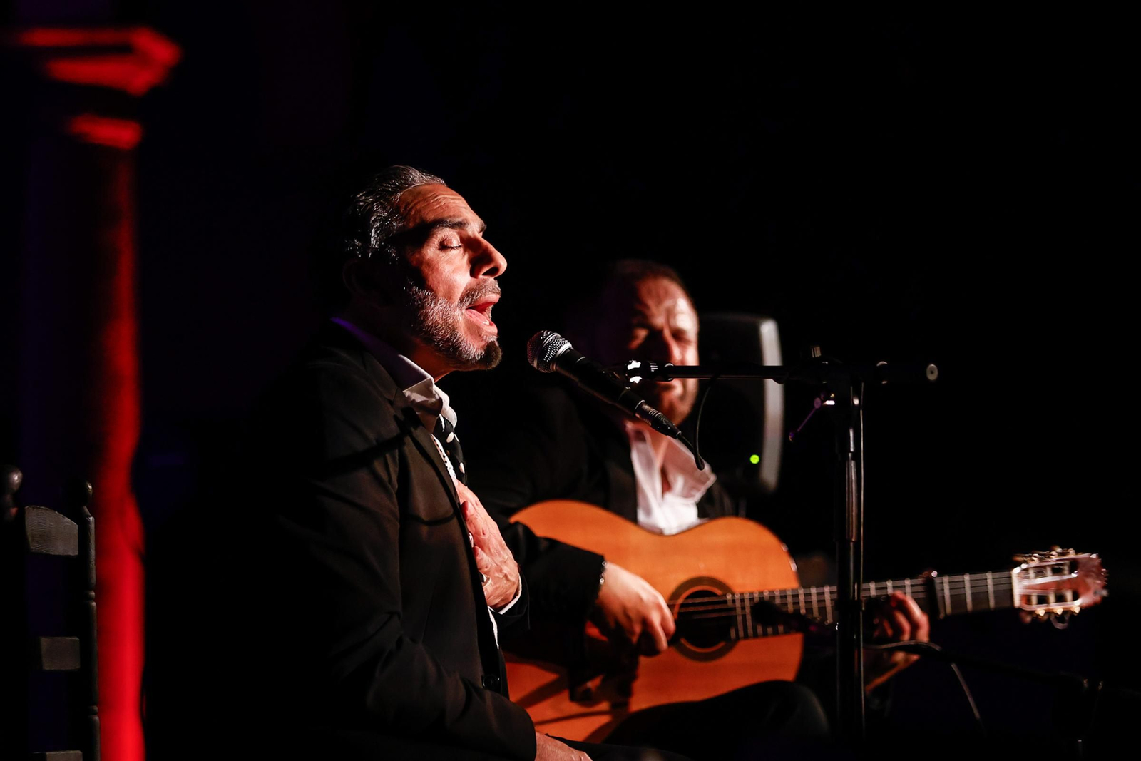 Pedro el Granaíno hace vibrar la Abadía del Sacromonte durante I Bienal de Flamenco de Granada: en imágenes