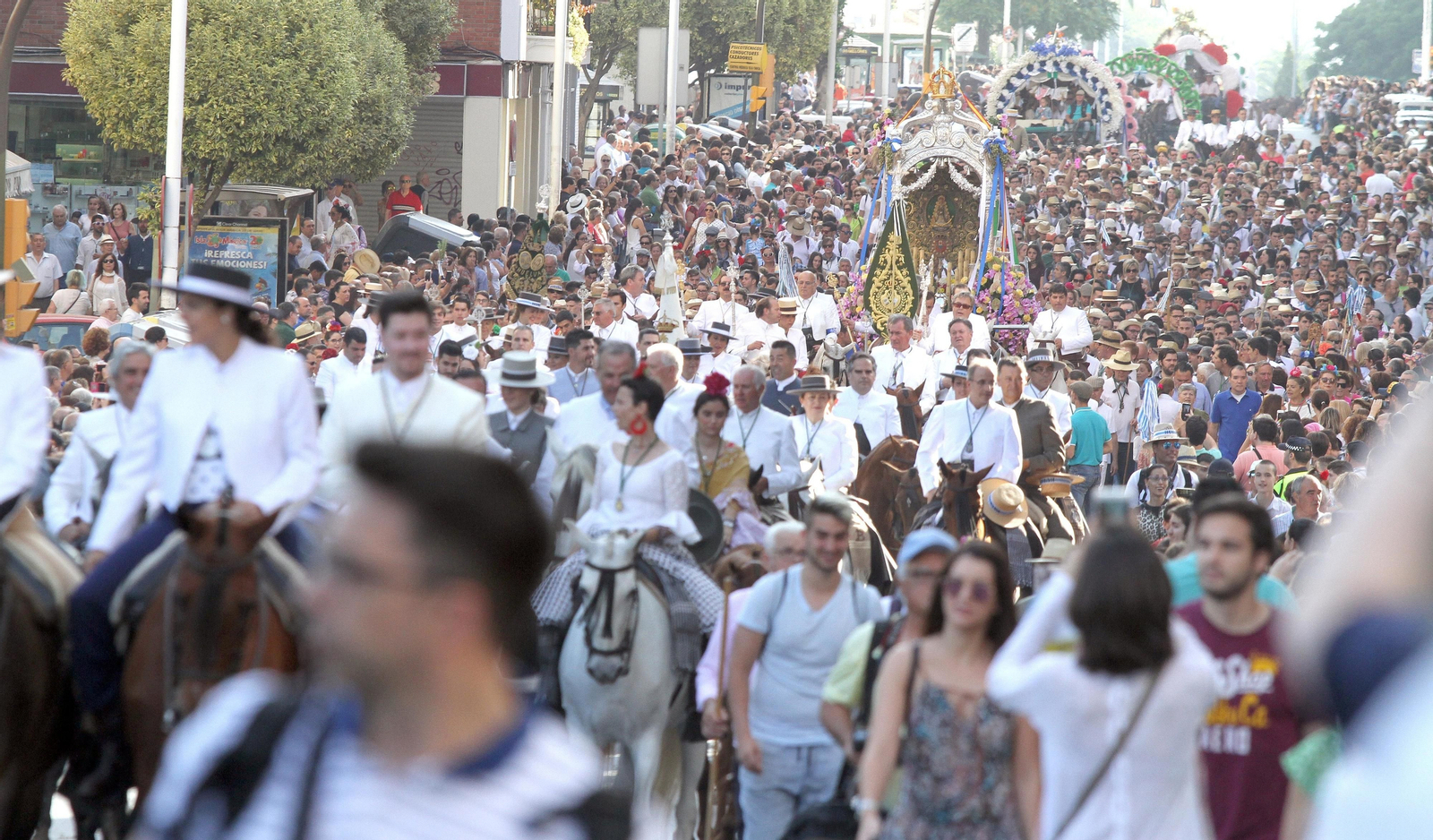 Imágenes de la salida de la Hermandad de Huelva