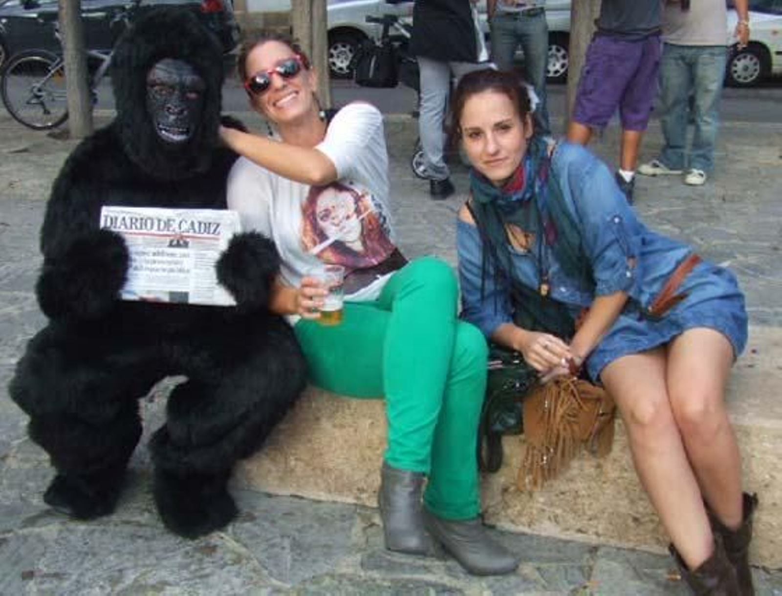 Iba para hombre, pero se quedó en mono. Eso sí, un mono muy leído, que va con su Diario a todas partes. Si te encontraste con nuestro particular monkey el sábado, búscate en esta galería. 

Foto: Senda