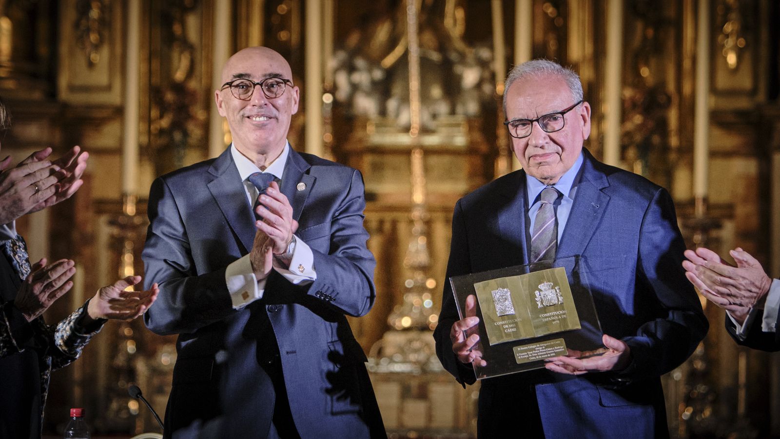 El Colegio de Abogados entrega el Premio Pérez Llorca a Alfonso Guerra en el Oratorio de San Felipe
