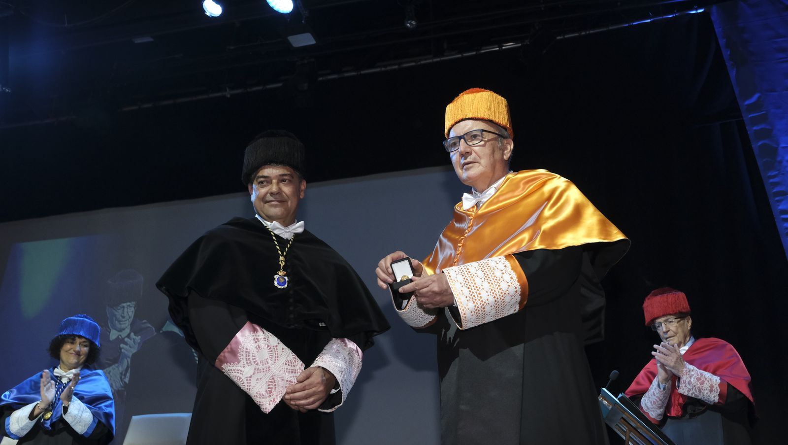 Imágenes de la investidura como Doctor Honoris Causa de la UAL, de Paco Cosentino.