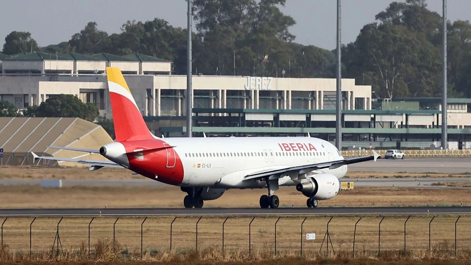 Un avión de Iberia en el Aeropuerto de Jerez.