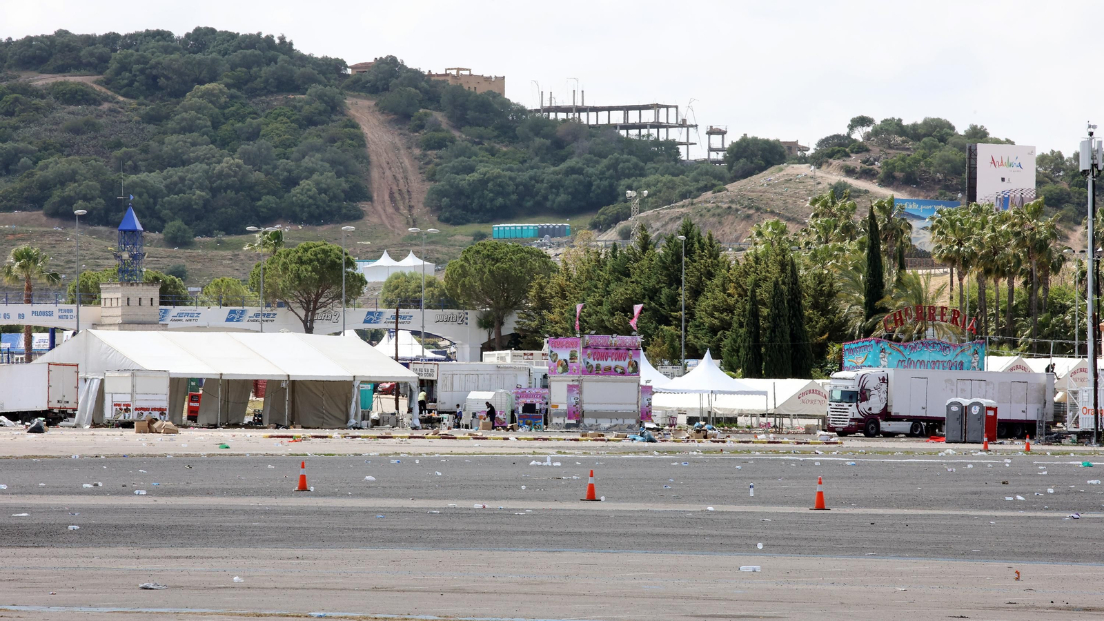 Explanada de aparcamientos donde se proyecta una zona multifuncional con un minicircuito.