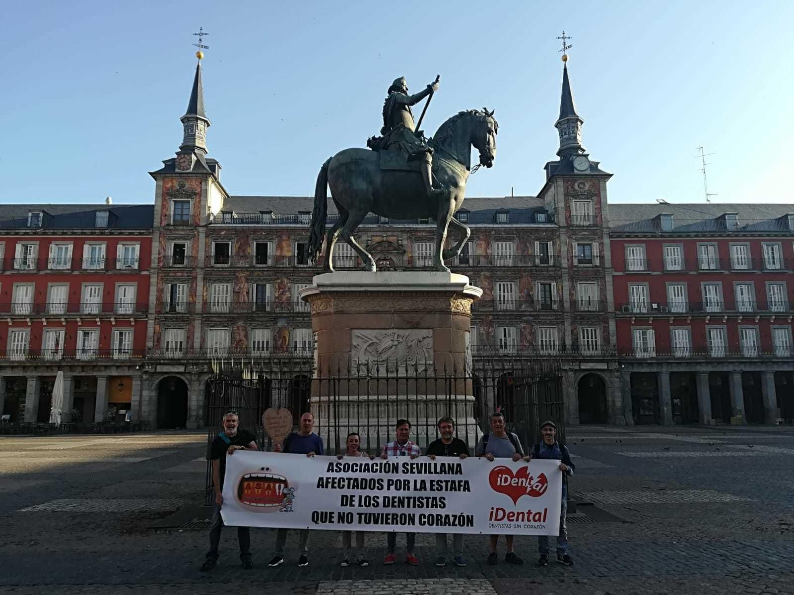 La protesta en Madrid de los afectados por Idental