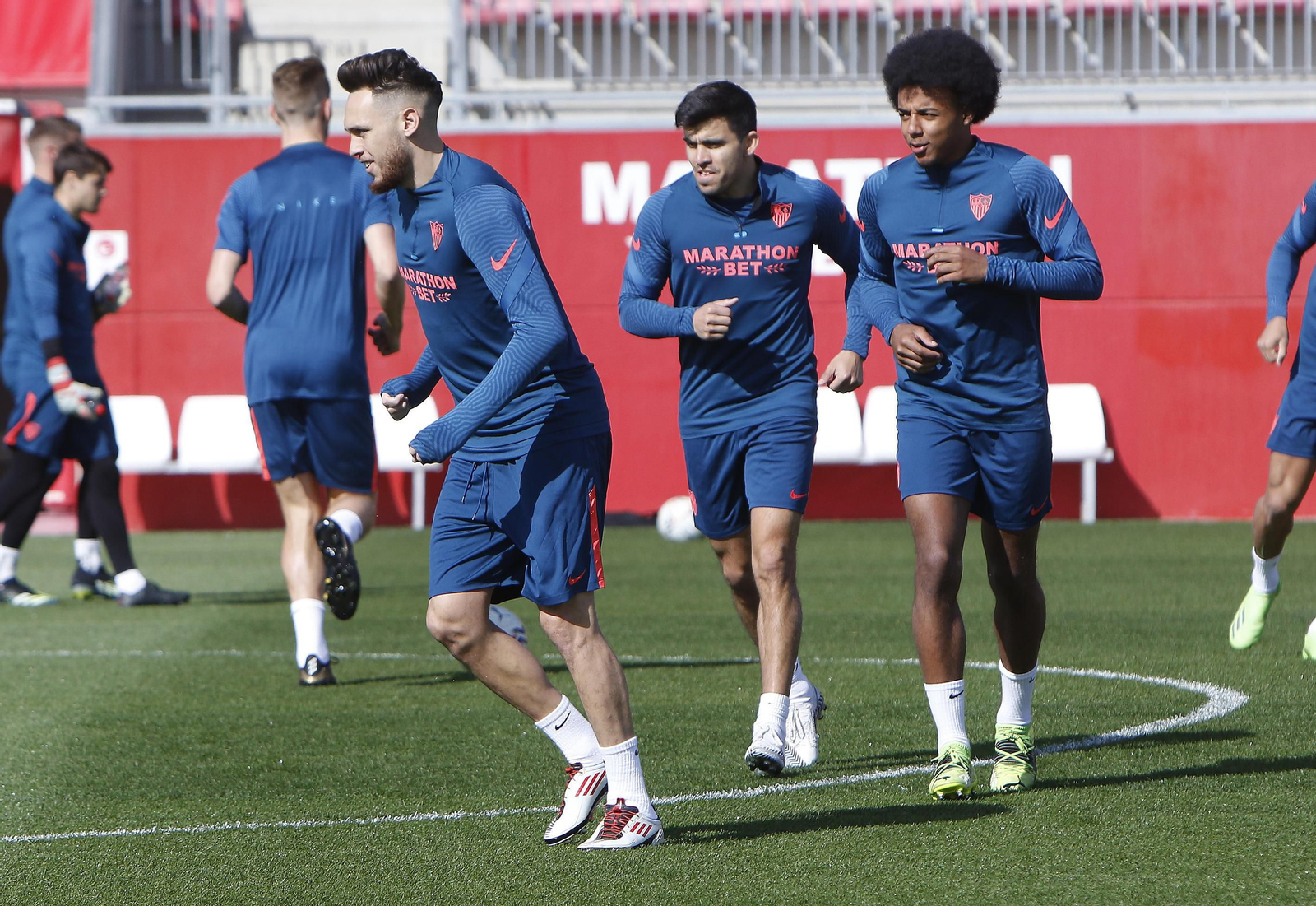 Ocampos, Acuña y Koundé.