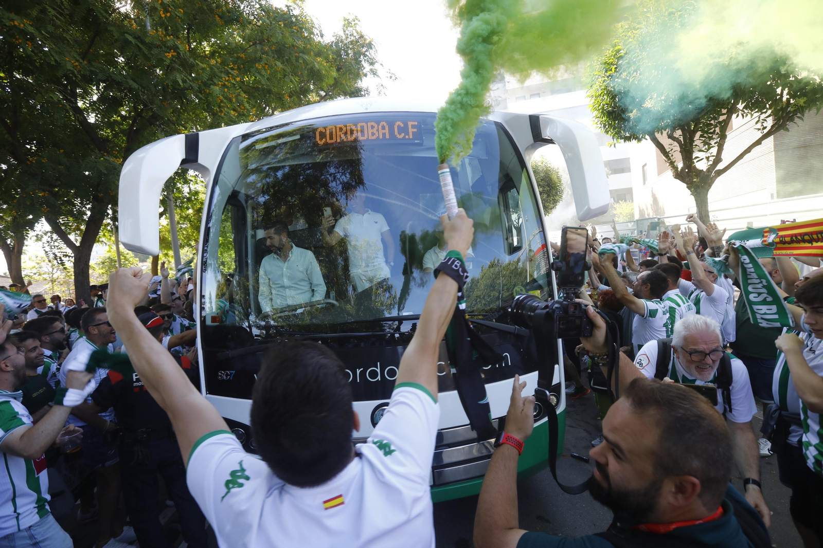 Las mejores fotos de la afición del Córdoba CF en la previa del partido ante el Barcelona Atlètic