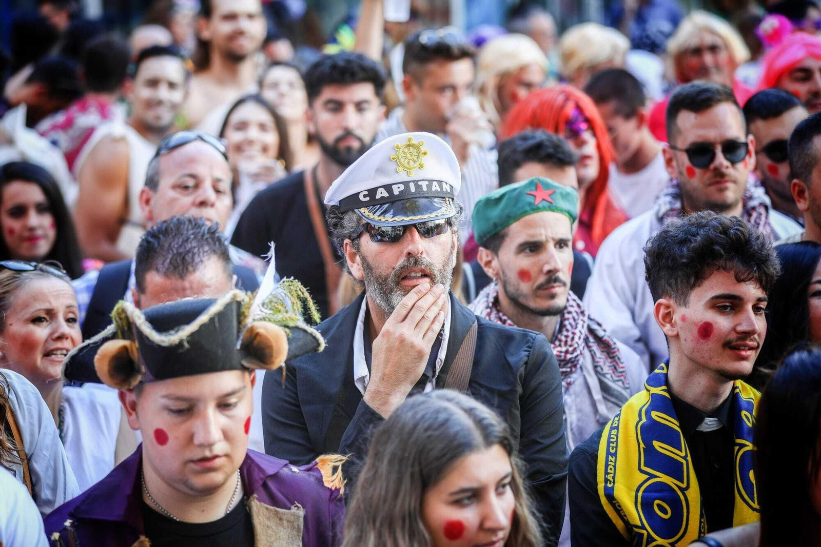 Las mejores imágenes del sábado de Carnaval en Cádiz