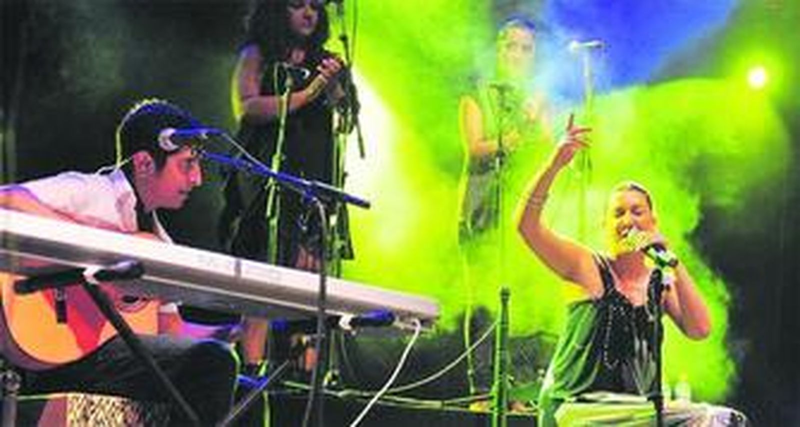 Niña Pastori, en un momento de su actuación en la plaza de toros isleña.